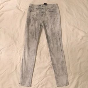 grey skinny jeans